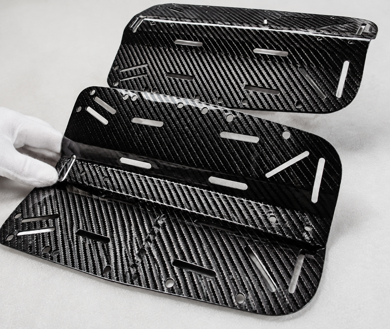 Complete carbon fiber component in its agreed delivered state
