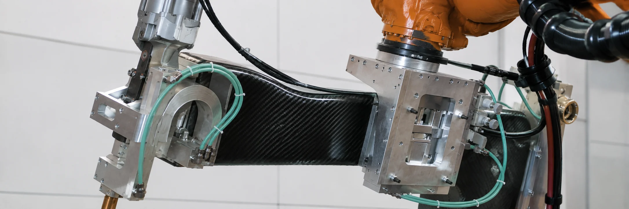 Robotic end effector using lightweight carbon fiber structure